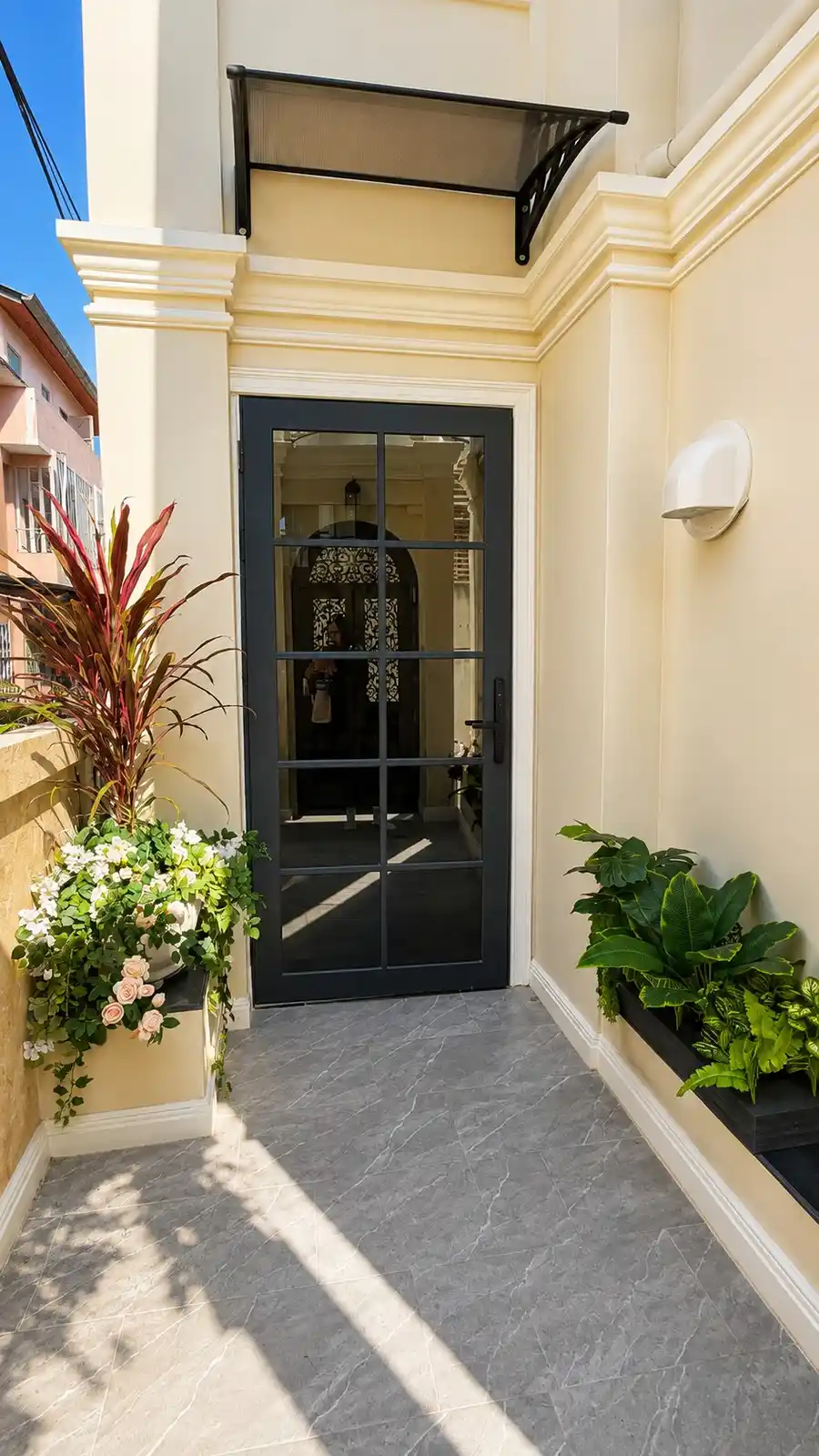 Colonial Suthep — Entrance to Staircase